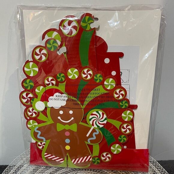 Wilton Christmas Cookie cutters and cupcake stand NWT - Picture 4 of 11